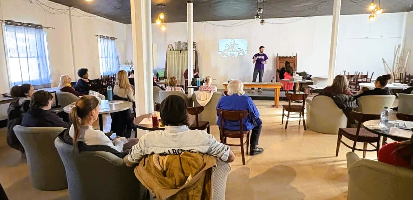 Public attentif lors de la conférence Mise sur Toi